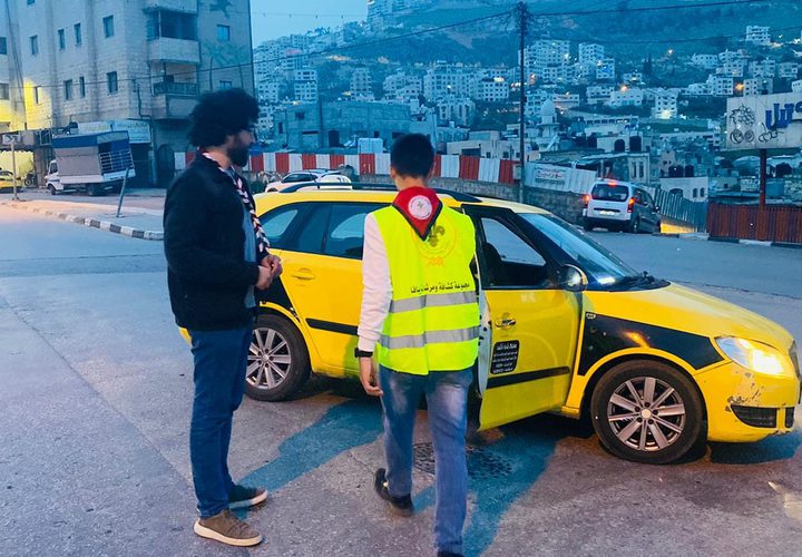 مجموعة كشافة يافا تواظب على نشاط توزيع الماء والتمر على المارة المتأخرين عن موعد الإفطار على شارع القدس شرقي مدينة نابلس