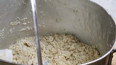 تكية نابلس الخيرية توزع الوجبات في اليوم الثالث من رمضان