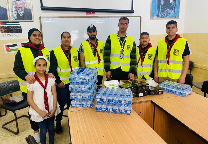 مجموعة كشافة يافا تواظب على نشاط توزيع الماء والتمر على المارة المتأخرين عن موعد الإفطار على شارع القدس شرقي مدينة نابلس