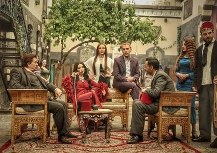 مشاهد جريئة في "جوقة عزيزة" يثير الانتقادات