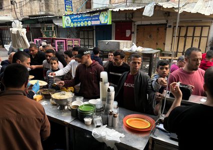 تتميز أسواق غزة بجمالية استقبالها لشهر رمضان المبارك