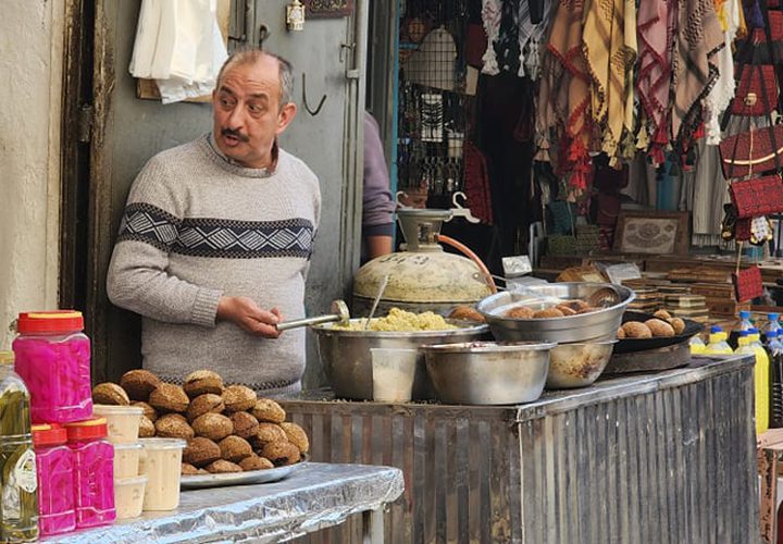 تتميز البلدة القديمة في مدينة نابلس بجمالية استقبالها للشهر الفضيل- تصوير هيا قيسيةتتميز البلدة القديمة في مدينة نابلس بجمالية استقبالها للشهر الفضيل- تصوير هيا قيسية