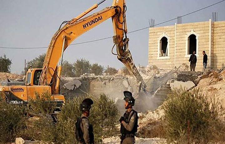 قوات الاحتلال تخطر بوقف العمل في منزل شمال أريحا