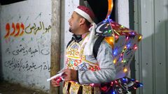 عبد الخالق عطوان.. مسحراتي من غزة لأكثر من 10 أعوام