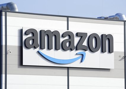 "أمازون" توقع صفقات مع شركات فضائية لتعزيز خدمات الإنترنت السريع