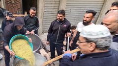 أبو يوسف يطبخ الجريشة ويوزعها مجانا لأهل حارته طيلة رمضان