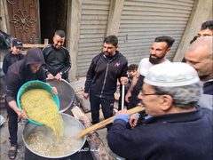 أبو يوسف يطبخ الجريشة ويوزعها مجانا لأهل حارته طيلة شهر رمضان المبارك، للعام السابع على التوالي.
