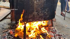 أبو يوسف يطبخ الجريشة ويوزعها مجانا لأهل حارته طيلة شهر رمضان المبارك، للعام السابع على التوالي.