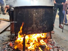 أبو يوسف يطبخ الجريشة ويوزعها مجانا لأهل حارته طيلة شهر رمضان المبارك، للعام السابع على التوالي.