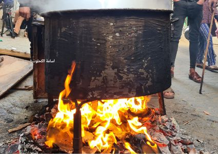 أبو يوسف يطبخ الجريشة ويوزعها مجانا لأهل حارته طيلة شهر رمضان المبارك، للعام السابع على التوالي.
