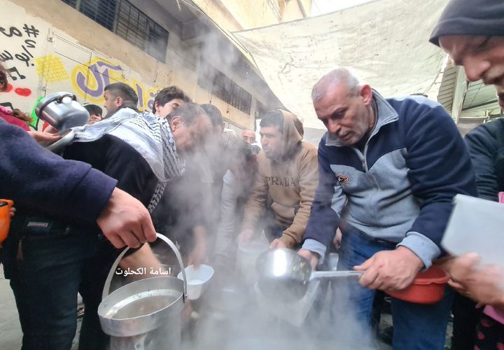 أبو يوسف يطبخ الجريشة ويوزعها مجانا لأهل حارته طيلة شهر رمضان المبارك، للعام السابع على التوالي.