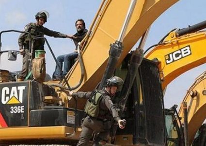 الاحتلال يستولي على رافعة بالأغوار الجنوبية
