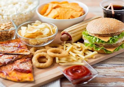 عادات غذائية خاطئة ينبغي تجنبها مع الصيام