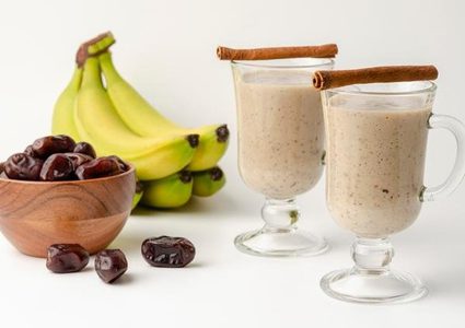 سموذي التمر بالقرفة