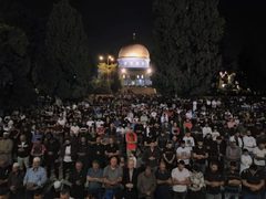 أكثر من 55 ألف مصلٍ أدوا العشاء والتراويح في المسجد الأقصى المبارك