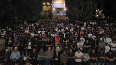 أكثر من 55 ألف مصلٍ أدوا العشاء والتراويح في المسجد الأقصى المبارك