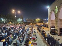 أكثر من 55 ألف مصلٍ أدوا العشاء والتراويح في المسجد الأقصى المبارك