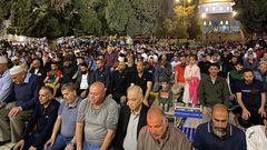 أكثر من 55 ألف مصلٍ أدوا العشاء والتراويح في المسجد الأقصى المبارك