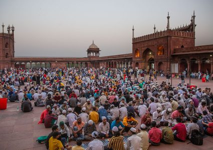 مسلمو الهند في رمضان وموائد الإفطار في مسجد الجامع التاريخي في نيودلهي