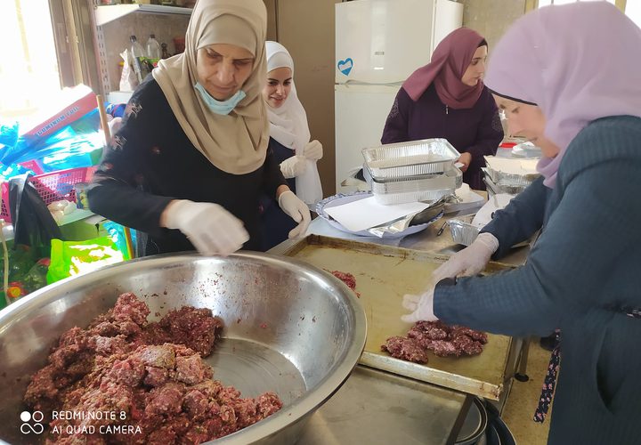 جمعية نساء بيتا التنموية توزع يوميا وجبات إفطار للصائمين الفقراء بمعدل 500- 700 وجبة بدعم من أهل الخير، ومن خلال تكية بيتا الخيرية