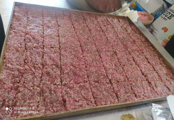 جمعية نساء بيتا التنموية توزع يوميا وجبات إفطار للصائمين الفقراء بمعدل 500- 700 وجبة بدعم من أهل الخير، ومن خلال تكية بيتا الخيرية
