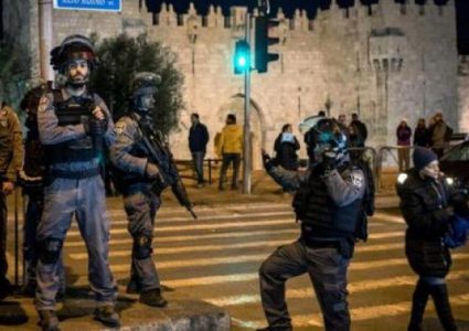 الاحتلال يعتقل شابا في باب العمود بالقدس