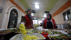 تكية سيدي شيبان لإعداد وجبات إفطار رمضان في رام الله والبيرة