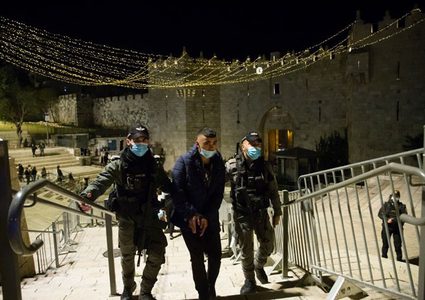 اعتداءات الاحتلال متواصلة ضد المقدسيين في منطقة باب العامود