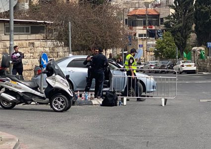 الآلاف يتوافدون الى الأقصى لآداء صلاة الجمعة الأولى من شهر رمضان