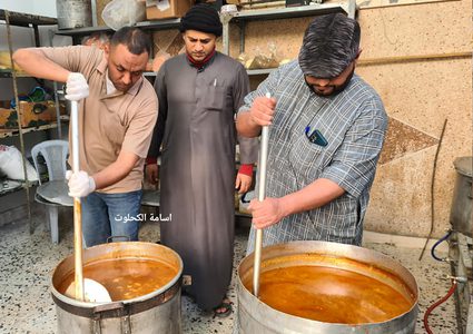 عائلة فرج الله في النصيرات تتطوع كل عام لتقديم وجبات الافطار لجيرانهم يوميًا بدون مقابل وعلى نفقتهم الشخصية
