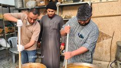 عائلة فرج الله في النصيرات تتطوع كل عام لتقديم وجبات الافطار لجيرانهم يوميًا بدون مقابل وعلى نفقتهم الشخصية