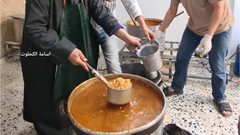 عائلة فرج الله في النصيرات تتطوع كل عام لتقديم وجبات الافطار لجيرانهم يوميًا بدون مقابل وعلى نفقتهم الشخصية