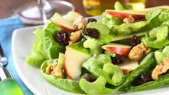 تعرفوا على سلطة التفاح مع الخس