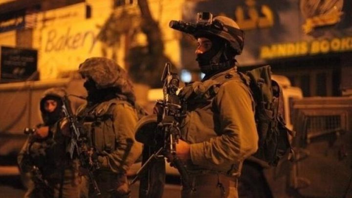 قوات الاحتلال تطلق النار صوب مركبة فلسطينية جنوب الخليل