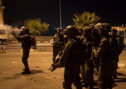 الاحتلال يعتقل3 شبان مقدسيين ويبعد 3 آخرين عن الأقصى