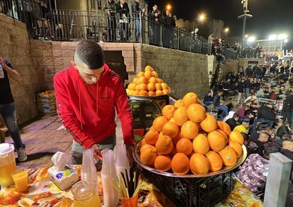 بسطات باب العامود المليئة بالخيرات في شهر رمضان