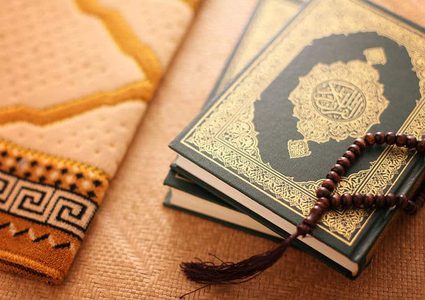 حكم القراءة من المصحف أثناء الصلاة في رمضان