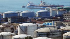 النفط يتراجع بسبب الإغلاق في الصين