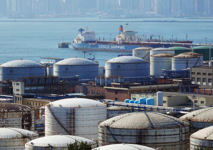 النفط يتراجع بسبب الإغلاق في الصين