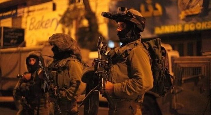 قوات الاحتلال تعتقل شابا ًمن القدس