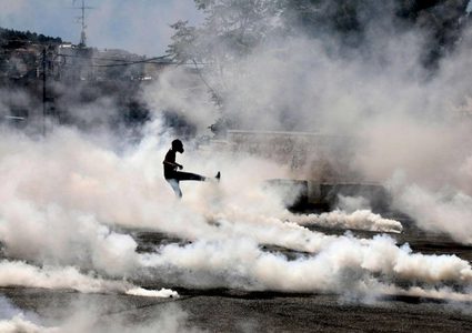 اصابات بالاختناق خلال مواجهات مع الاحتلال في عنبتا شرق طولكرم