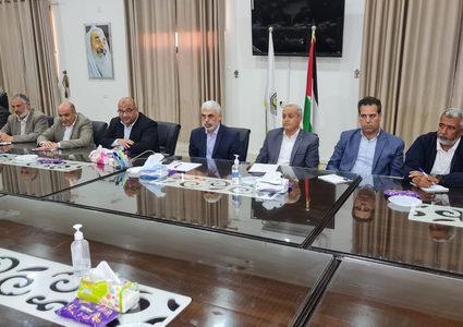 الاحتلال يعتقل ثلاثة شبان ويستدعي آخرين من القدس