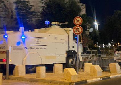 سلطات الاحتلال تغلق جزءًا من شارع السلطان سليمان بالقدس