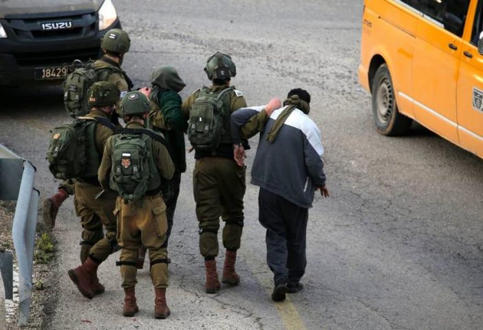 الاحتلال يعتقل 16 مواطنا من الضفة بينهم جريح