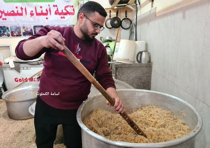 توزيع وجبات اللإفطار على الصائمين من تكية أبناء النصيرات- قطاع غزة