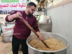 توزيع وجبات اللإفطار على الصائمين من تكية أبناء النصيرات- قطاع غزة