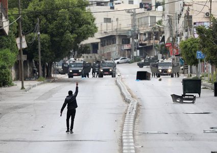 من المواجهات التي اندلعت في المنطقة الشرقية لنابلس صباح اليوم