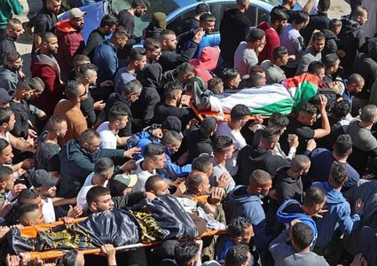 جانب من تشييع جثماني الشهـيدين شأس كممجي ومصطفى أبو الرب الذين ارتقيا برصاص الاحتلال في جنين صباح اليوم