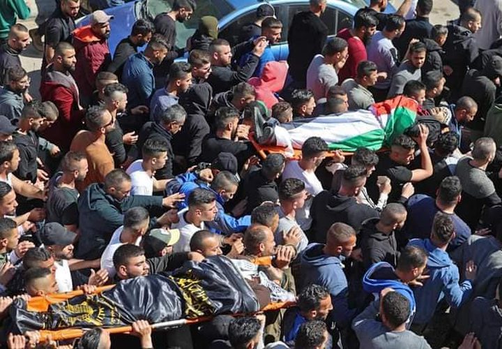 جانب من تشييع جثماني الشهـيدين شأس كممجي ومصطفى أبو الرب الذين ارتقيا برصاص الاحتلال في جنين صباح اليوم