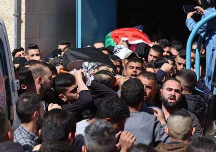 جانب من تشييع جثماني الشهـيدين شأس كممجي ومصطفى أبو الرب الذين ارتقيا برصاص الاحتلال في جنين صباح اليوم